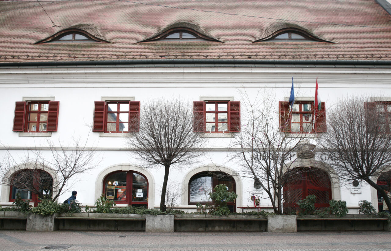 ünnepi nyitva tartás